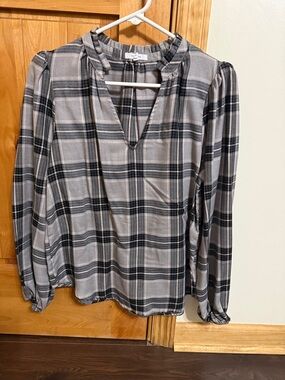 Maurices Gray Plaid V-Neck Long Sleeve Blouse